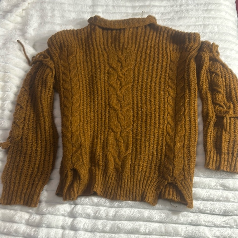 LOVE TREE Sweater cuello V color mostaza cintas en las mangas size L